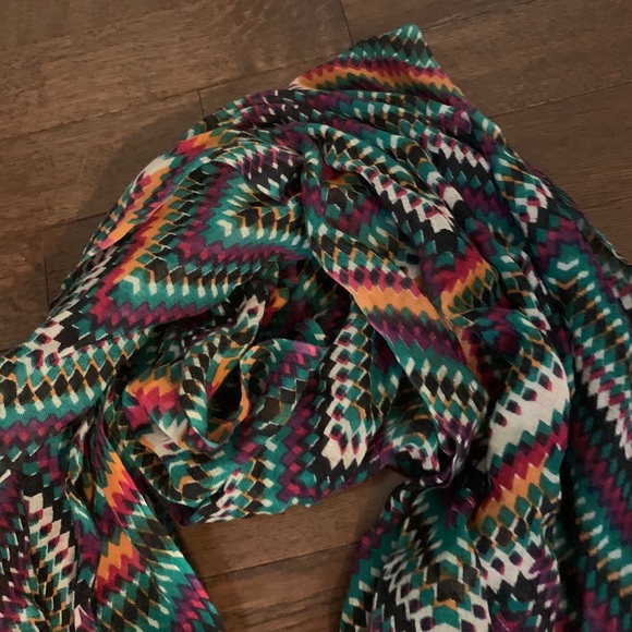 BCBG multicolor chevron print scarf - Picture 2 of 5